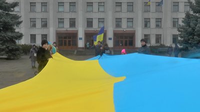 У Полтаві розгорнули 10-метровий стяг