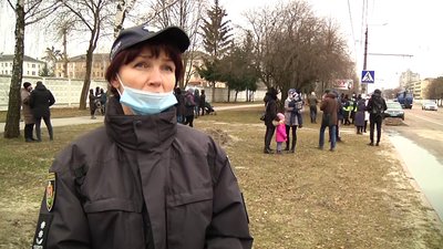 У Житомирі жителі будинків на вулиці Героїв Десантників знову вийшли на протест проти забудови У Житомирі жителі будинків на вулиці Героїв Десантників знову вийшли на протест проти забудови