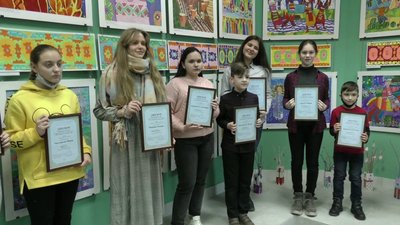 "З українською душею". У Херсоні відкрилась виставка дитячих малюнків та експонатів "З українською душею". У Херсоні відкрилась виставка дитячих малюнків та експонатів
