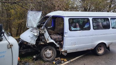 На Херсонщині поліція розслідує зіткнення мікроавтобусу з комбайном На Херсонщині поліція розслідує зіткнення мікроавтобусу з комбайном