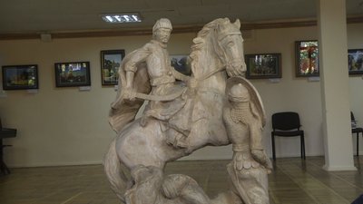У Житомирі відкрилася виставка дерев'яних скульптур "Мій рідний край" Володимира Дерпача У Житомирі відкрилася виставка дерев'яних скульптур "Мій рідний край" Володимира Дерпача