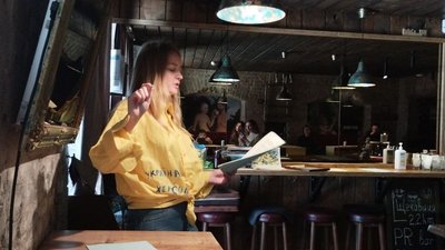 Твори, написані в окупації. Херсонські поети зустрілися у кав'ярні в Києві Твори, написані в окупації. Херсонські поети зустрілися у кав'ярні в Києві