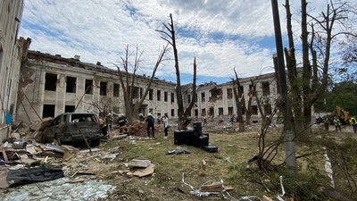 Частина приміщення знищена, дах вигорів: у Вінниці вирішують долю Будинку офіцерів