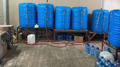 Нелегальне виробництво у центрі Харкова: силовики вилучили 16 тонн алкоголю Нелегальне виробництво у центрі Харкова: силовики вилучили 16 тонн алкоголю