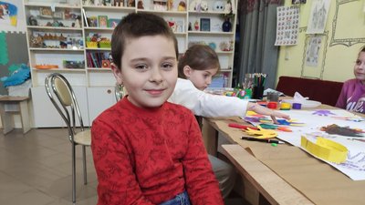 Тернопільська психологиня поводить заняття з арттерапії для дітей переселенців Тернопільська психологиня поводить заняття з арттерапії для дітей переселенців