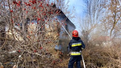 Тіло чоловіка виявили під час пожежі у будинку в Хмельницькому районі