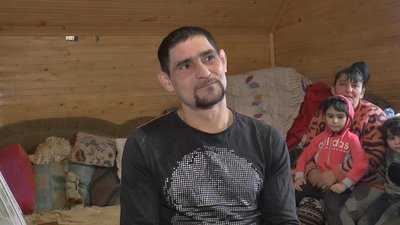 Із берега річки — у справжній будинок. Історія сім'ї франківських ромів Роубі та Гіти Із берега річки — у справжній будинок. Історія сім'ї франківських ромів Роубі та Гіти