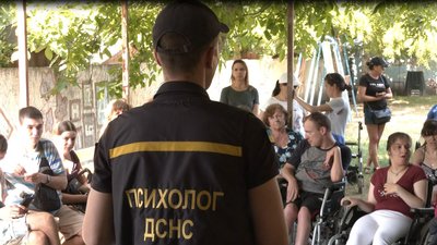 "Наразі це актуальні теми": черкаські рятувальники навчають людей із інвалідністю "Наразі це актуальні теми": черкаські рятувальники навчають людей із інвалідністю