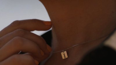 Наталка Ворожбит стала обличчям ювелірної колекції про важливість української мови Наталка Ворожбит стала обличчям ювелірної колекції про важливість української мови
