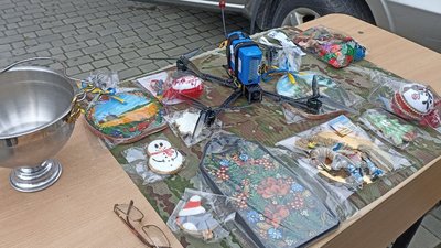 Вироби волонтерів проєкту "Бандеролька перемоги" Вироби волонтерів проєкту "Бандеролька перемоги"