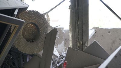 Правило двох стін врятувало від обстрілів подружжя в Чугуєві на Харківщині: фото наслідків Правило двох стін врятувало від обстрілів подружжя в Чугуєві на Харківщині: фото наслідків