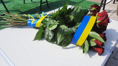 Покинув все і пішов на фронт добровольцем – у Житомирі попрощалися із загиблим військовим Віктором Перепелицею Покинув все і пішов на фронт добровольцем – у Житомирі попрощалися із загиблим військовим Віктором Перепелицею