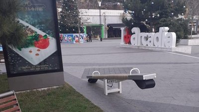 Гойдалки за 5 мільйонів: експосадовця Одеської міськради та директорку фірми підозрюють в розтраті