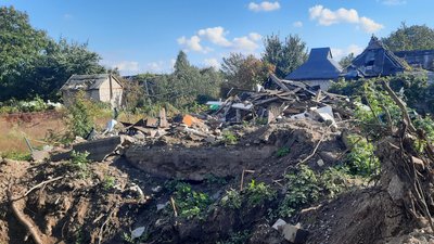 "Прагнемо перемоги, і намагаємося її наблизити". Як живуть люди у Зеленодольску на Криворіжжі під постійними обстрілами "Прагнемо перемоги, і намагаємося її наблизити". Як живуть люди у Зеленодольску на Криворіжжі під постійними обстрілами