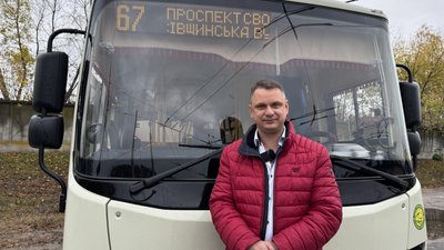 "Ми – обличчя міста": історія сумського водія автобуса, який пригощає дітей цукерками