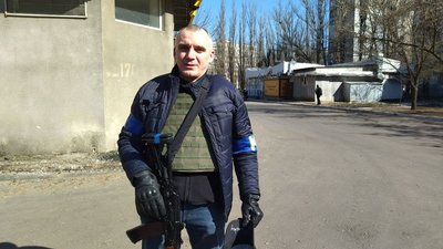 У Миколаєві відновлюють інфраструктуру та допомагають жителям, чиї будинки постраждали від обстрілів У Миколаєві відновлюють інфраструктуру та допомагають жителям, чиї будинки постраждали від обстрілів