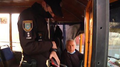 У Житомирі робочі групи перевіряють громадський транспорт на дотримання норм карантину У Житомирі робочі групи перевіряють громадський транспорт на дотримання норм карантину
