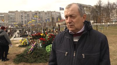 У Житомирі попрощалися з загиблим десантником Володимиром Артеменком У Житомирі попрощалися з загиблим десантником Володимиром Артеменком