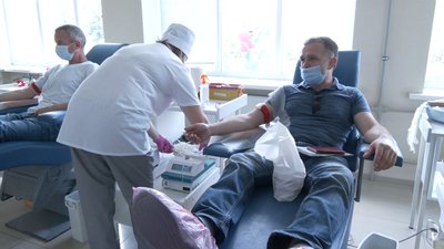 14 людей на Харківщині отримали звання почесного донора — здали кров понад 40 разів 14 людей на Харківщині отримали звання почесного донора — здали кров понад 40 разів