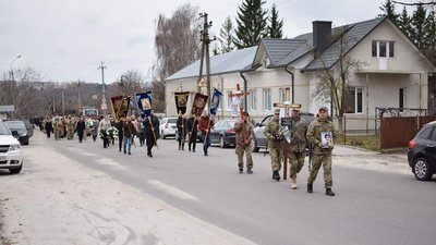 На Тернопільщині попрощалися з військовослужбовцем Петром Батьківським На Тернопільщині попрощалися з військовослужбовцем Петром Батьківським