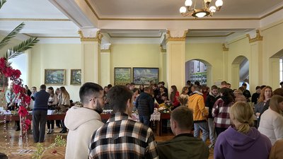 В університеті Полтави влаштували благодійний ярмарок: скільки зібрали та для кого В університеті Полтави влаштували благодійний ярмарок: скільки зібрали та для кого