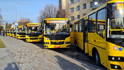28 нових шкільних автобусів отримали територіальні громади Житомирщини 28 нових шкільних автобусів отримали територіальні громади Житомирщини