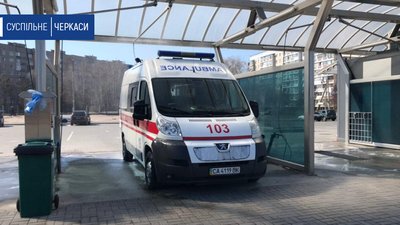 У Черкасах дезінфікують карети швидкої допомоги У Черкасах дезінфікують карети швидкої допомоги