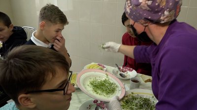Учні Седнівського ліцею вирощують мікрогрін для шкільних обідів