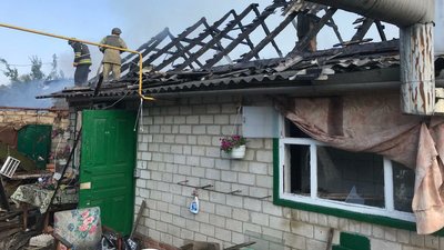 Обстріл селища Золочів на Харківщині: пошкоджені три будинки й енергомережі Обстріл селища Золочів на Харківщині: пошкоджені три будинки й енергомережі