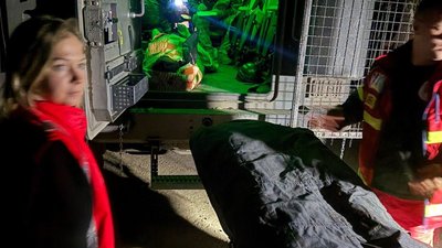 Правоохоронці евакуюють поранену волонтерку з Куп'янська