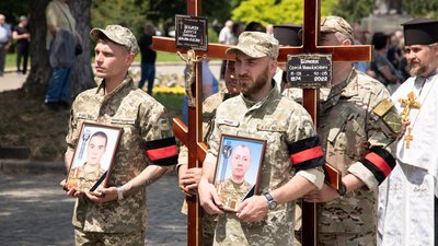 В Ужгороді попрощалися з полеглими воїнами Сергієм Бірняком і Сергієм Шимоном