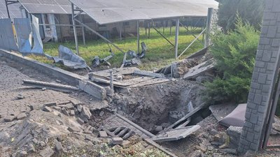 обстріли Дніпропетровщини, вирва від атаки, 22 вересня 2026