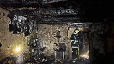 На Закарпатті внаслідок пожежі вогонь знищив крівлю будинку На Закарпатті внаслідок пожежі вогонь знищив крівлю будинку