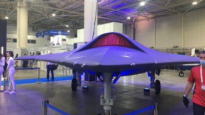 У Києві презентували надсучасний бойовий дрон