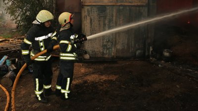 У Харкові спалахнула пожежа на одному з підприємств У Харкові спалахнула пожежа на одному з підприємств