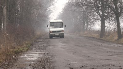 Після 20 років очікування: у прикарпатській громаді люди самотужки ремонтували дороги Після 20 років очікування: у прикарпатській громаді люди самотужки ремонтували дороги