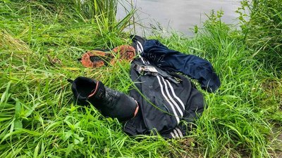 Залишив речі на березі: під Києвом водолази третю добу шукають чоловіка