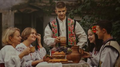 60 світлин експонуються на фотовиставці "В об'єктиві – Миколаївщина багатонаціональна" 60 світлин експонуються на фотовиставці "В об'єктиві – Миколаївщина багатонаціональна"