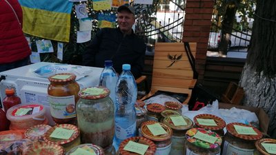 Від їжі та одягу до систем скиду для дронів. У Кропивницькому влаштували волонтерський крафт-ярмарок Від їжі та одягу до систем скиду для дронів. У Кропивницькому влаштували волонтерський крафт-ярмарок