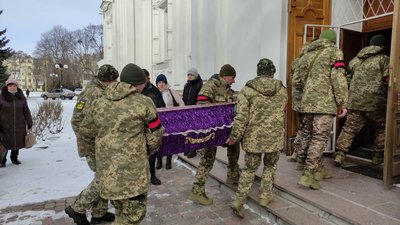 У Полтаві прощаються із військовим Олексієм Осауленком У Полтаві прощаються із військовим Олексієм Осауленком