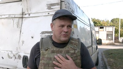 Волонтер з Харкова їздить на Донеччину допомагати людям Волонтер з Харкова їздить на Донеччину допомагати людям