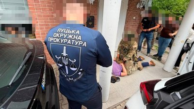 вимагав гроші у родини прикордонника, списання зі служби