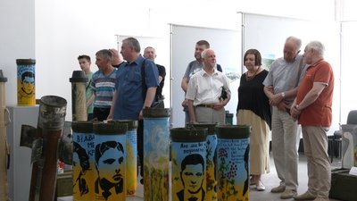 В Івано-Франківську на виставці "Наш дім — Україна" презентували трофеї з фронту В Івано-Франківську на виставці "Наш дім — Україна" презентували трофеї з фронту