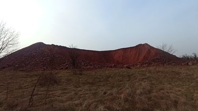 Червоний пил і падаюче каміння. У Кривому Розі утворилось 100 метрове провалля