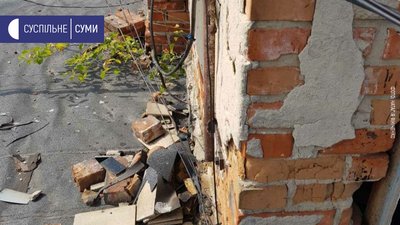 Мешканці будинку в Сумах 13 років чекають на ремонт даху Мешканці будинку в Сумах 13 років чекають на ремонт даху