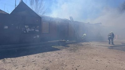 У Запорізькому районі виникла пожежа в магазині: є травмовані