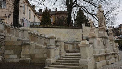 У Львові відреставрували скульптури стародавнього костелу
