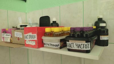 Волинські волонтери-хіміки готують лікувальні мазі для медичних закладів та на фронт Волинські волонтери-хіміки готують лікувальні мазі для медичних закладів та на фронт