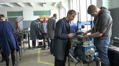 Історії прикарпатців, яким довелося змінити професії, аби знайти роботу