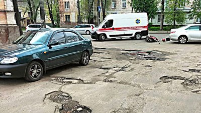 У Сумах сталася аварія з мотоциклістом У Сумах сталася аварія з мотоциклістом